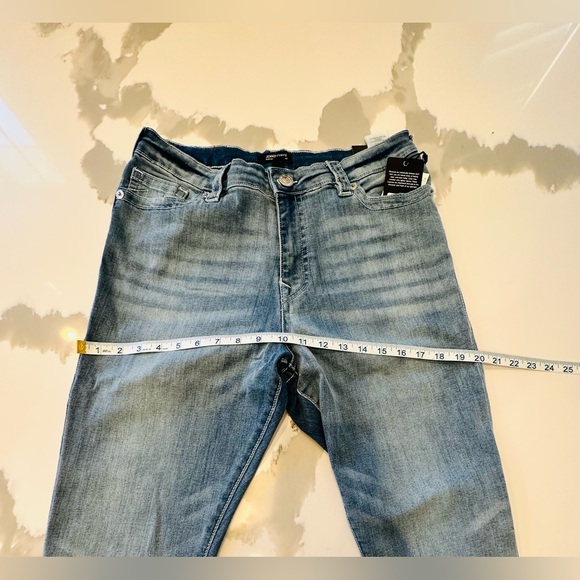 NWT. True religion Jennie curvy jeans. Mid rise super skinny. Size 31 - Picture 3 of 11